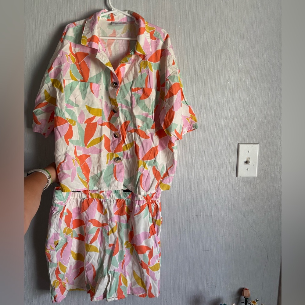 Girls Colorful Leaf Print Button-Up Shirt and Shorts Set - Picture 7 of 7